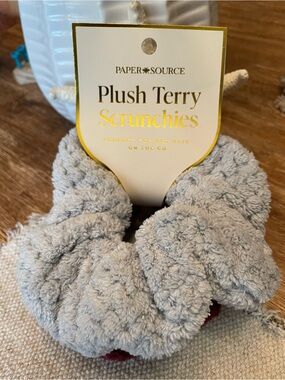 Paper Source Plush Terry Scrunchies - Light Gray